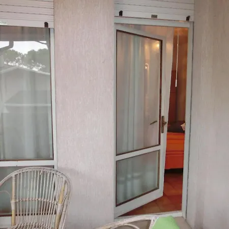 Apartment Spacious Flat With Fenced Garden And Fireplace *