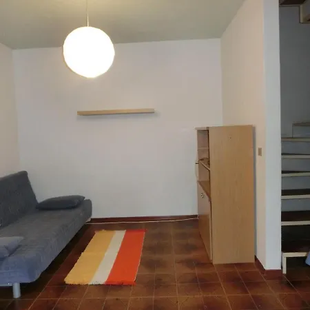 Spacious Flat With Fenced Garden And Fireplace