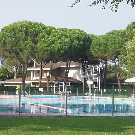 Spacious Flat With Fenced Garden And Fireplace Bibione