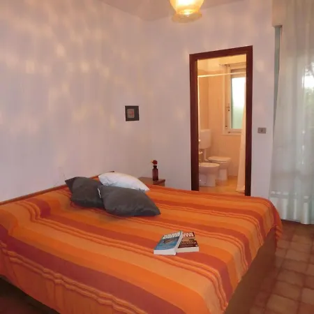 Spacious Flat With Fenced Garden And Fireplace 公寓