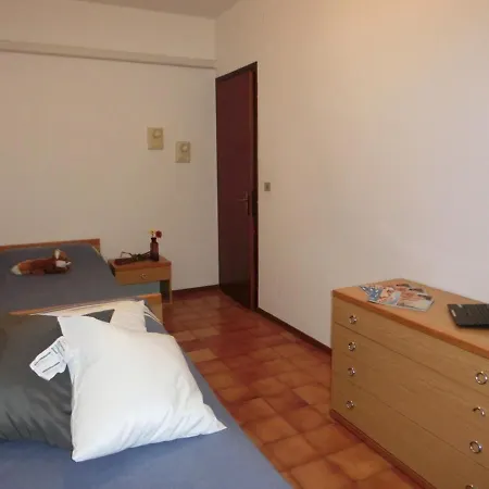 Spacious Flat With Fenced Garden And Fireplace 公寓 *