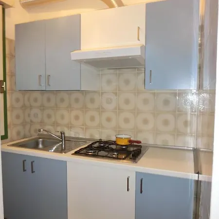 Apartment Spacious Flat With Fenced Garden And Fireplace *