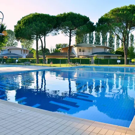 Cozy Flat With Pool Access *