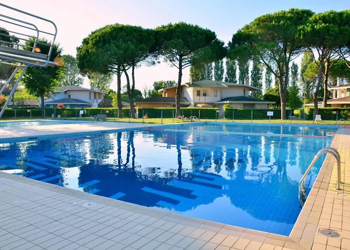 Cozy Flat With Pool Access *